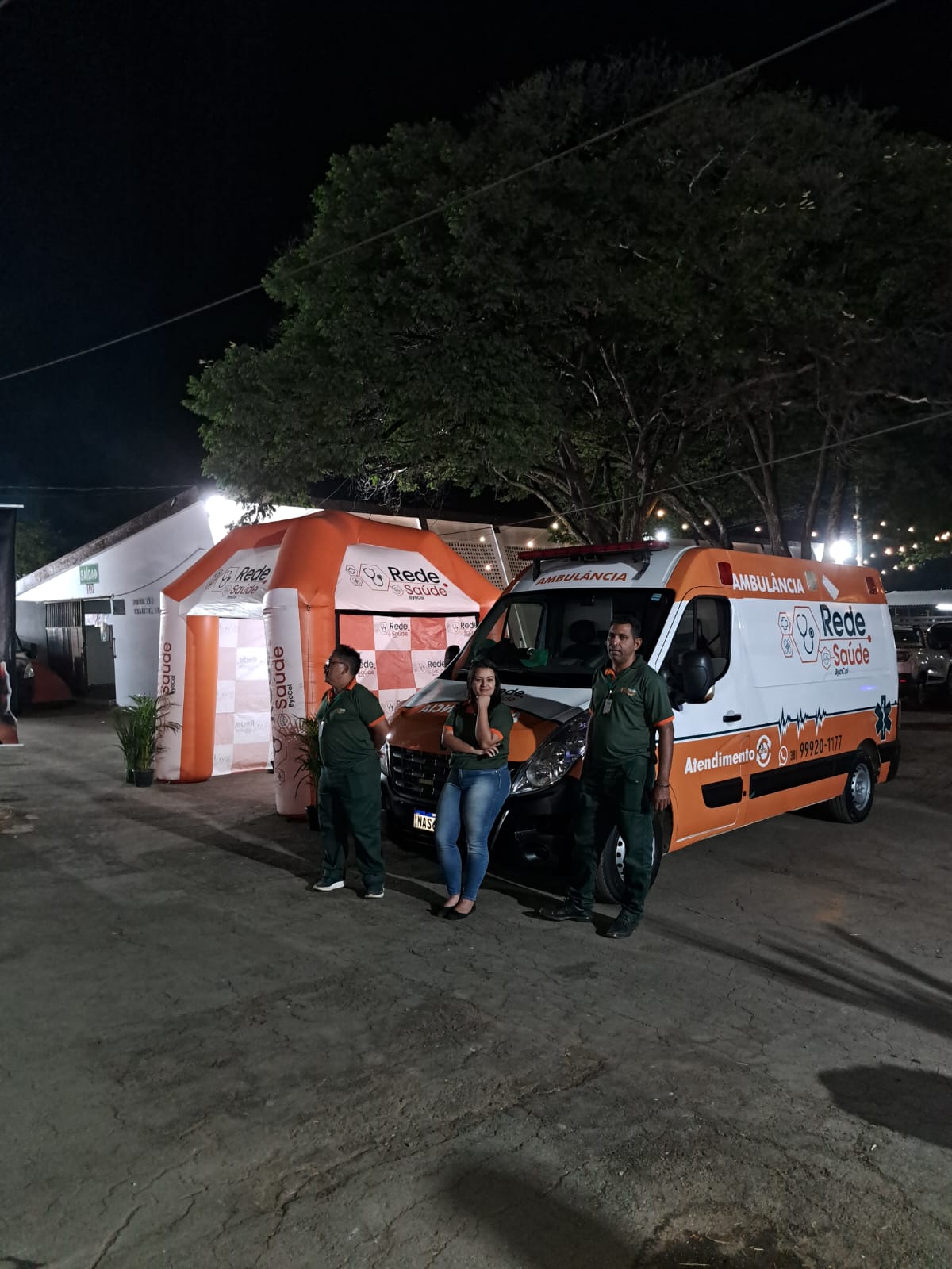 Ambulância com equipe