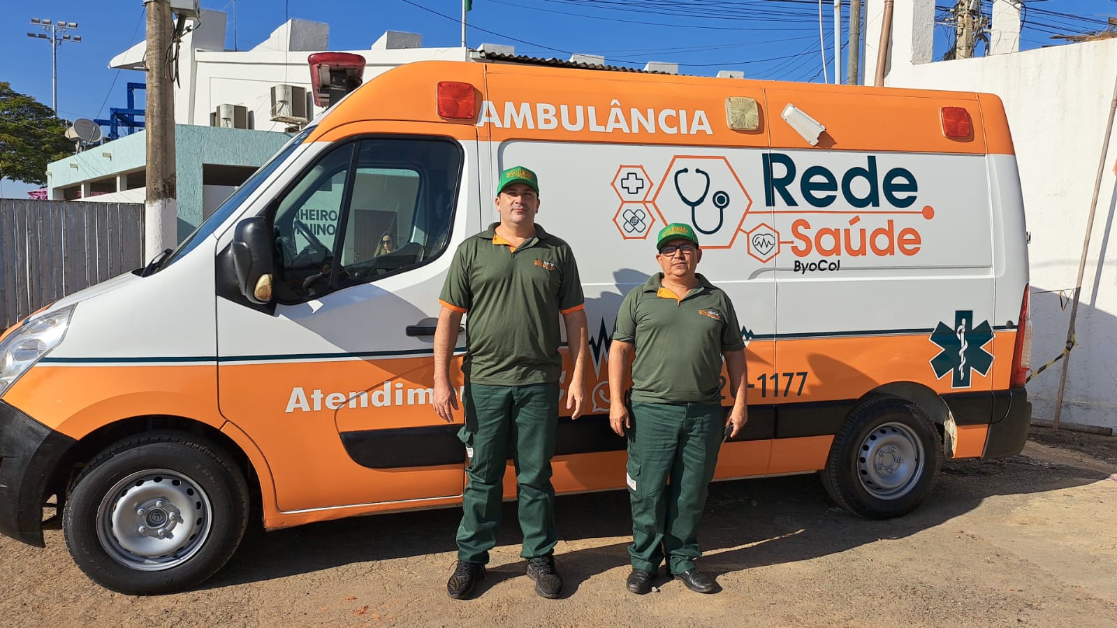 Ambulância e equipe